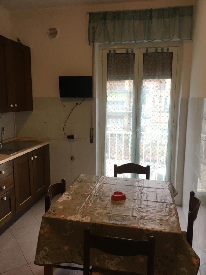 Appartamento Miramare, 2 Camere, Cucina, Bagno, Вентимилья Экстерьер фото